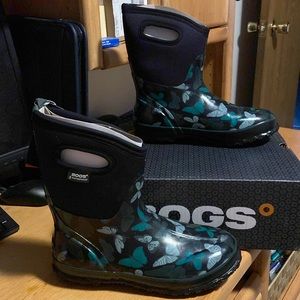 Bogs Classic Butterfly MD Woman’s Size 7